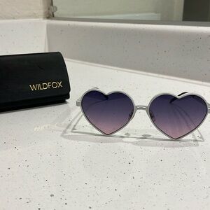 WILDFOX heart glasses with case